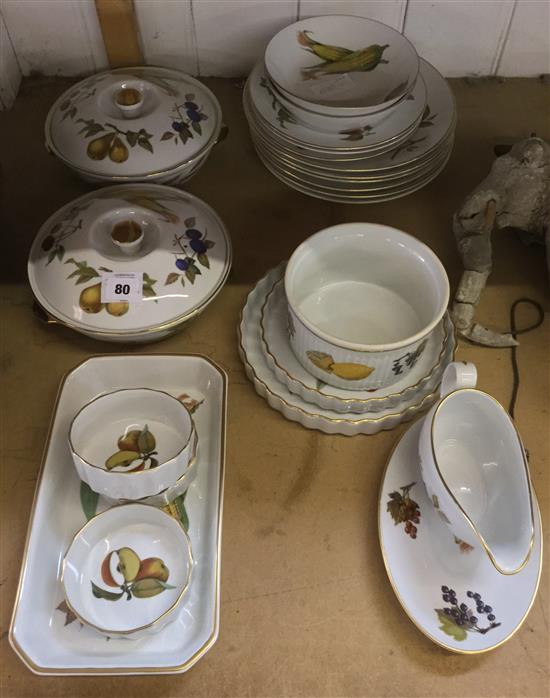Royal Worcester Evesham dinner wares(-)